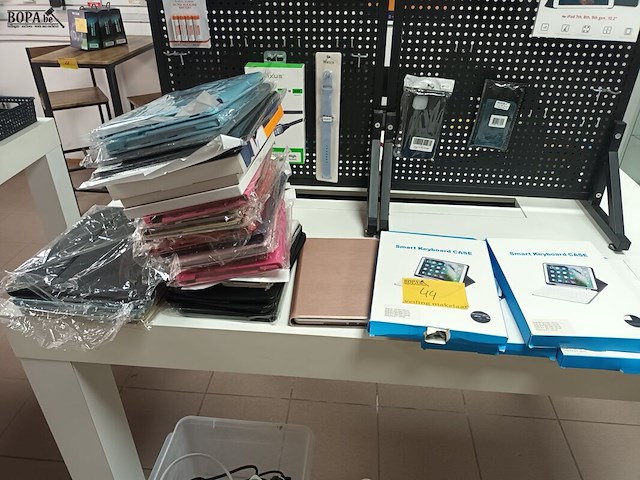 Lot 44 - hoezen voor tablets. 28 stuks - afbeelding 1 van  6