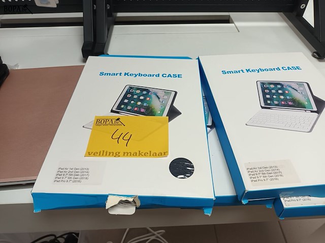 Lot 44 - hoezen voor tablets. 28 stuks - afbeelding 6 van  6