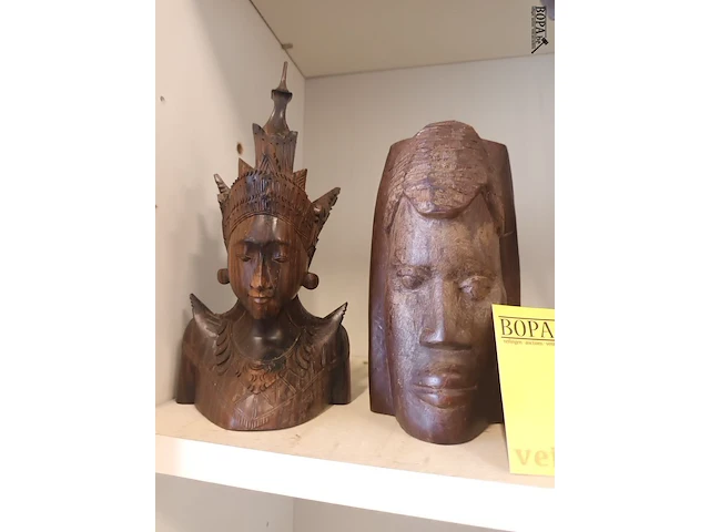 Lot 44 - houten beeldjes. 6 stuks - afbeelding 2 van  5