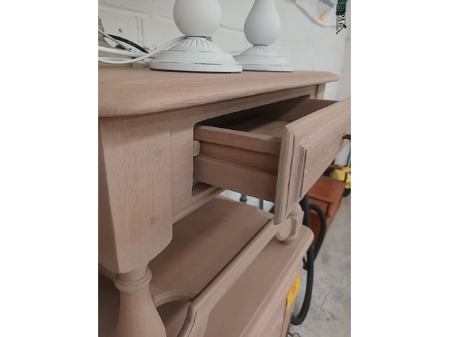 Lot 44 - houten nachttafeltje - afbeelding 4 van  4