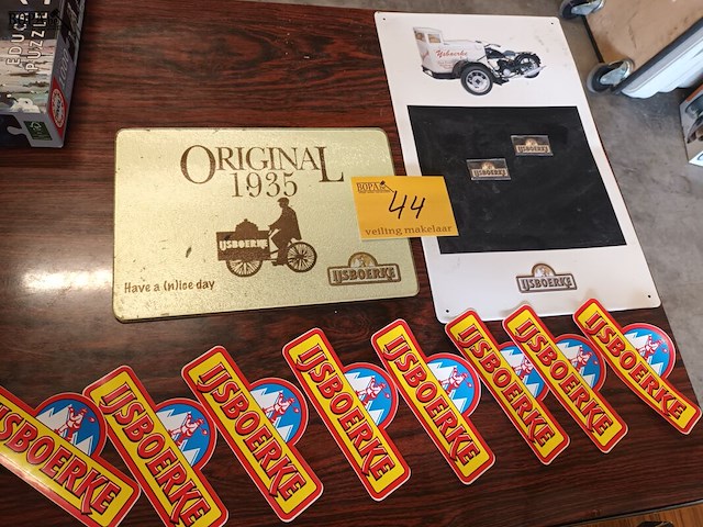 Lot 44 - ijsboerke items. 10 stuks - afbeelding 1 van  4