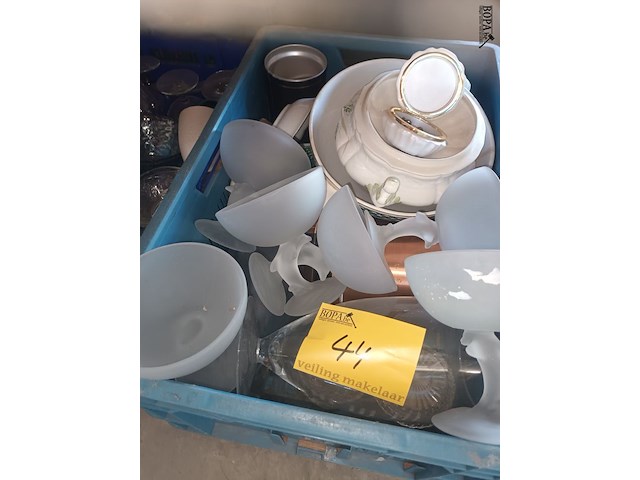 Lot 44 - ijscoupes en servies - afbeelding 1 van  3