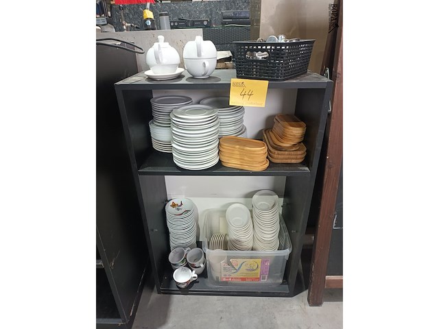 Lot 44 - kastje met koffieservies - afbeelding 1 van  5