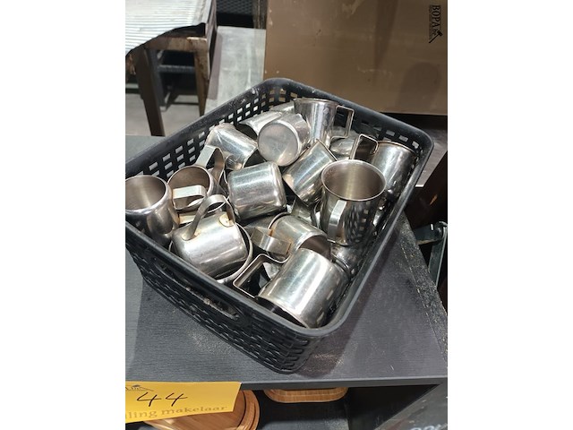 Lot 44 - kastje met koffieservies - afbeelding 5 van  5