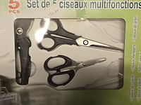 Lot 44 - knutsel toebehoren , scharen, plakband... - afbeelding 2 van  4