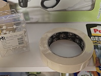 Lot 44 - knutsel toebehoren , scharen, plakband... - afbeelding 3 van  4