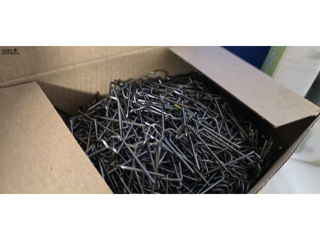 Lot 44 - knutsel toebehoren , scharen, plakband... - afbeelding 4 van  4