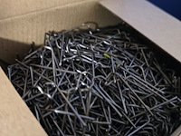 Lot 44 - knutsel toebehoren , scharen, plakband... - afbeelding 4 van  4