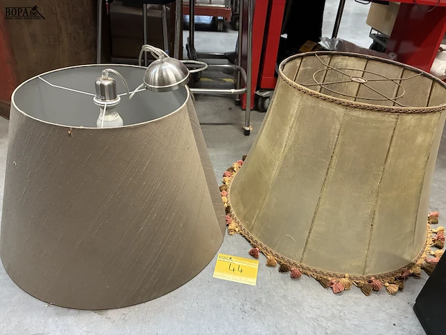 Lot 44 - lampenkap - 2 stuks - afbeelding 1 van  5