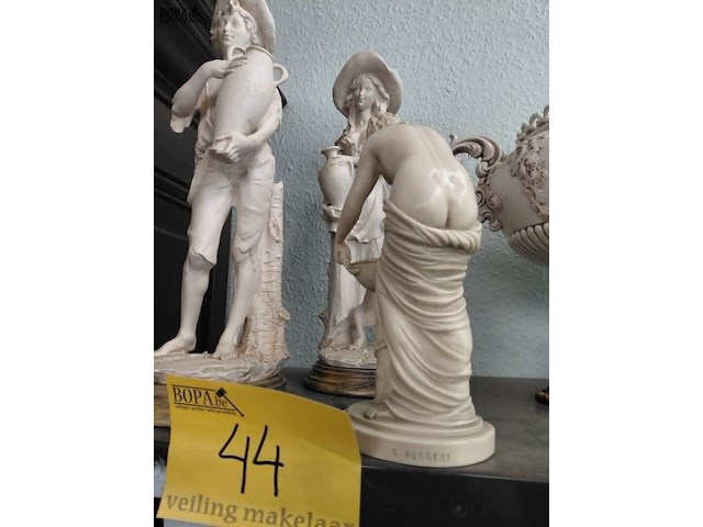Lot 44 - lot harsbeelden: herdersjongen, herderin en naakte vrouw met - afbeelding 2 van  3
