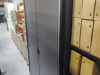 Lot 44 - metalen dossierkast - afbeelding 1 van  2