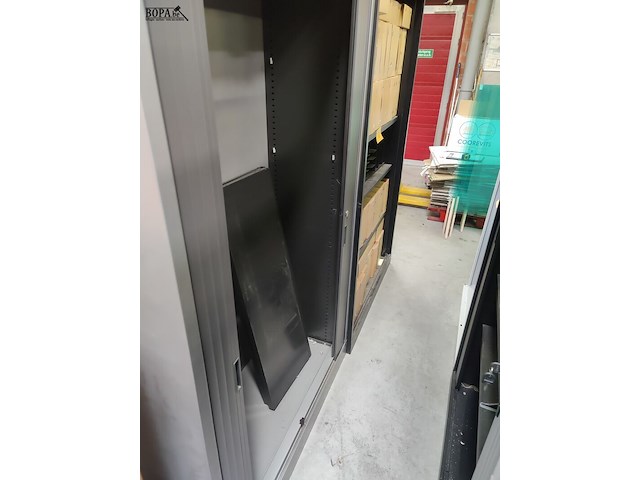 Lot 44 - metalen dossierkast - afbeelding 2 van  2