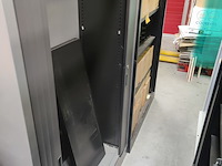 Lot 44 - metalen dossierkast - afbeelding 2 van  2