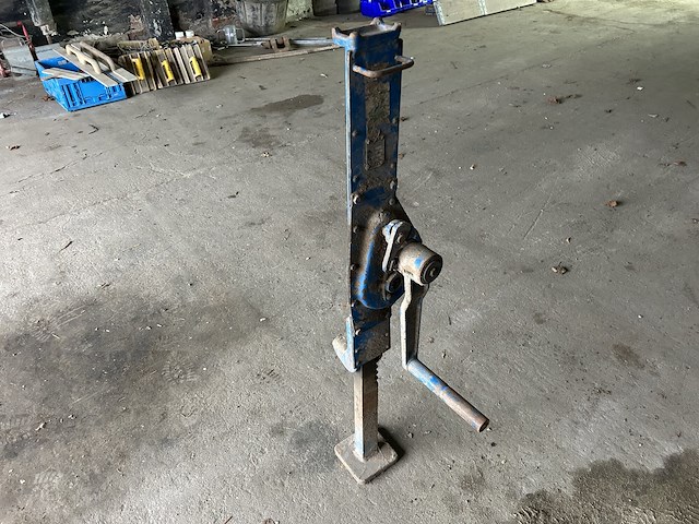 Lot 44 - metalen takel/krik - afbeelding 1 van  4