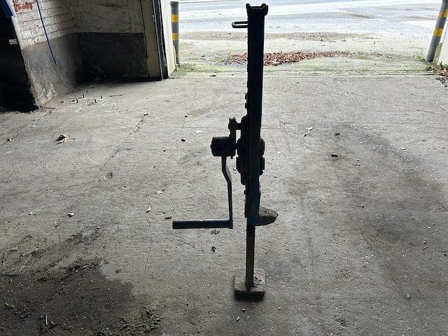 Lot 44 - metalen takel/krik - afbeelding 4 van  4