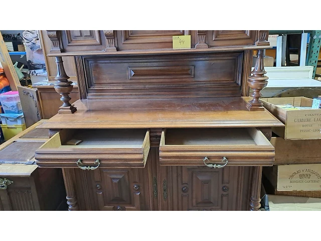 Lot 44 - meubelstuk 19e e henri ii-stijl gedetailleerd houtsnijwerk - afbeelding 3 van  5