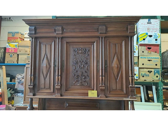 Lot 44 - meubelstuk 19e e henri ii-stijl gedetailleerd houtsnijwerk - afbeelding 4 van  5