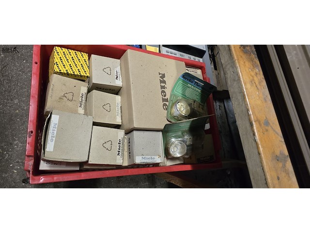 Lot 44 - miele diverse onderdelen - afbeelding 1 van  7