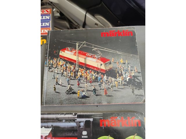 Lot 44 - modeltreincatalogussen - 3stuks - afbeelding 3 van  3