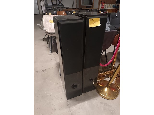 Lot 44 - muziek boxen synthese. 2 stuks - afbeelding 1 van  5