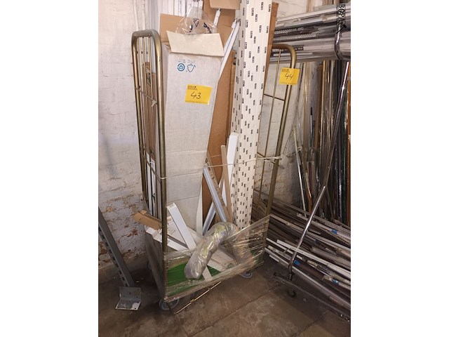 Lot 44 - rolcontainer - afbeelding 1 van  2