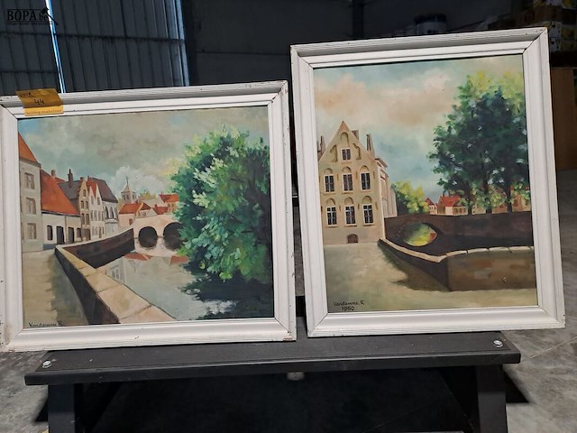Lot 44 - schilderij in zachte kleuren - het middeleeuwse hart van bru - afbeelding 1 van  4