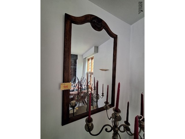 Lot 44 - spiegel in houten kader - afbeelding 1 van  1