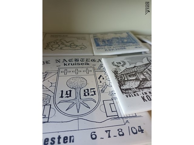 Lot 44 - trofee tegels. 11 stuks - afbeelding 3 van  4