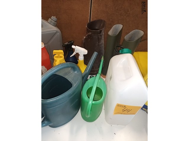 Lot 44 - tuingereedschap en bidons. 15 stuks - afbeelding 3 van  6