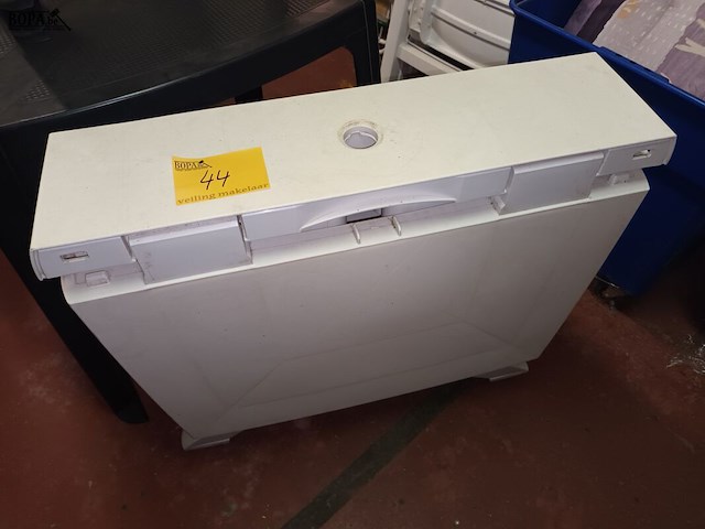 Lot 44 - uitklapbare pvc tuintafel - afbeelding 1 van  3