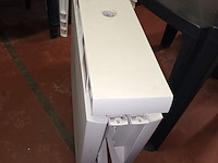 Lot 44 - uitklapbare pvc tuintafel - afbeelding 2 van  3