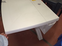 Lot 44 - uitklapbare pvc tuintafel - afbeelding 3 van  3