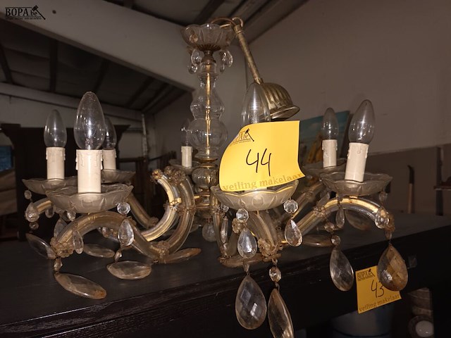 Lot 44 - vintage glazen luster - afbeelding 1 van  3