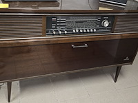 Lot 44 - vintage stereo meubel met radio en platenspeler - afbeelding 1 van  6