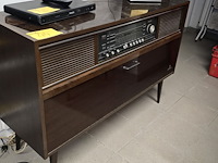 Lot 44 - vintage stereo meubel met radio en platenspeler - afbeelding 2 van  6