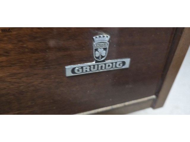 Lot 44 - vintage stereo meubel met radio en platenspeler - afbeelding 6 van  6