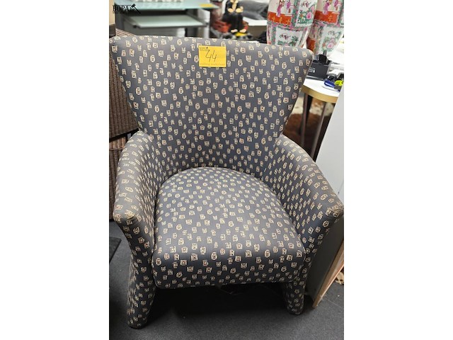 Lot 44 - vintage zetel in zeer goede staat - afbeelding 1 van  2