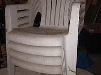 Lot 440 - tuintafel en 4 stoelen in pvc - afbeelding 3 van  3