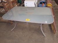 Lot 440 - tuintafel - afbeelding 1 van  3