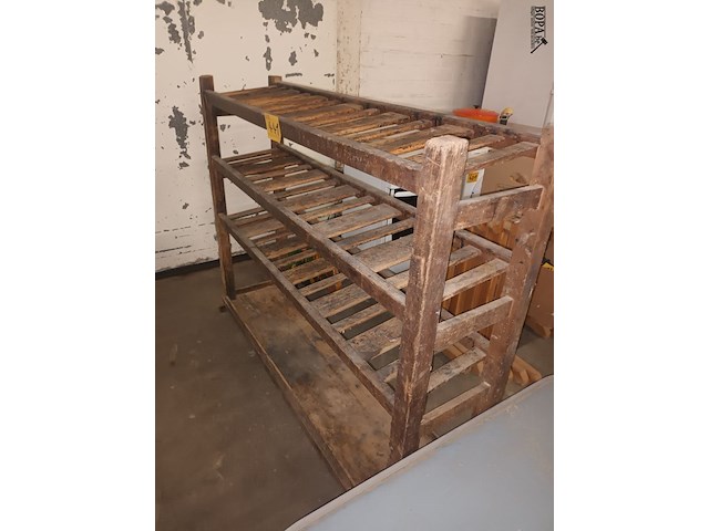 Lot 441 - antiek houten rek op wielen - afbeelding 2 van  6