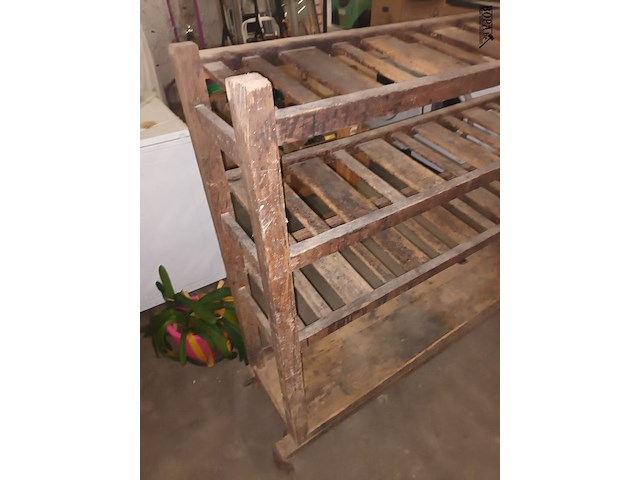 Lot 441 - antiek houten rek op wielen - afbeelding 4 van  6