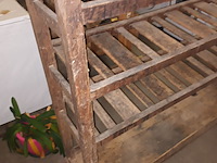 Lot 441 - antiek houten rek op wielen - afbeelding 4 van  6