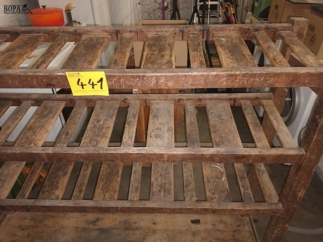 Lot 441 - antiek houten rek op wielen - afbeelding 6 van  6