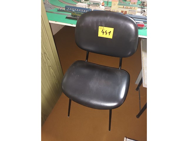 Lot 441 - stoel - afbeelding 1 van  3