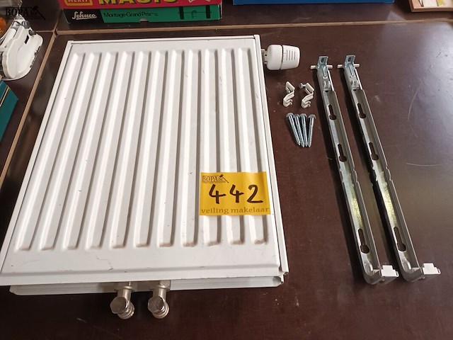 Lot 442 - radiator - afbeelding 1 van  3