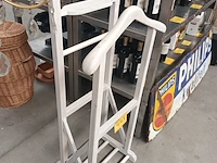 Lot 443 - houten dressboy - afbeelding 2 van  2