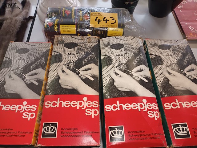 Lot 443 - scheepjes smyrna wol. 5 stuks - afbeelding 1 van  4