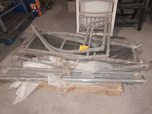 Lot 443 - schommelbank - afbeelding 1 van  3