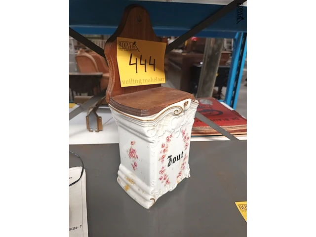 Lot 444 - antieke pot voor zout bavaria - afbeelding 1 van  5