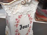 Lot 444 - antieke pot voor zout bavaria - afbeelding 2 van  5